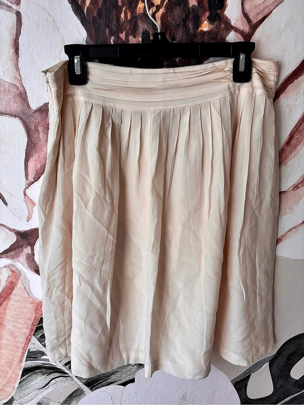 Banana Republic Pleated Silk Skirt in Cream Size 8